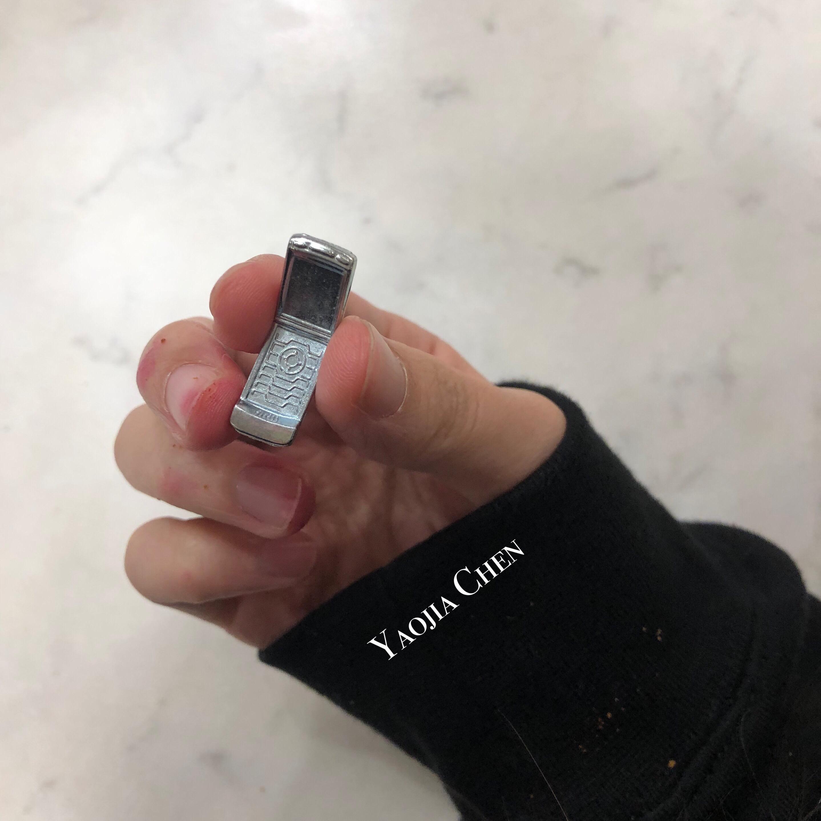 毕业派对上的拥抱