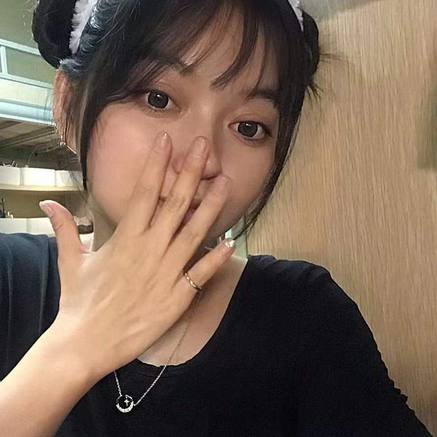 莫妮卡 余六 冯欣楠 翻封面