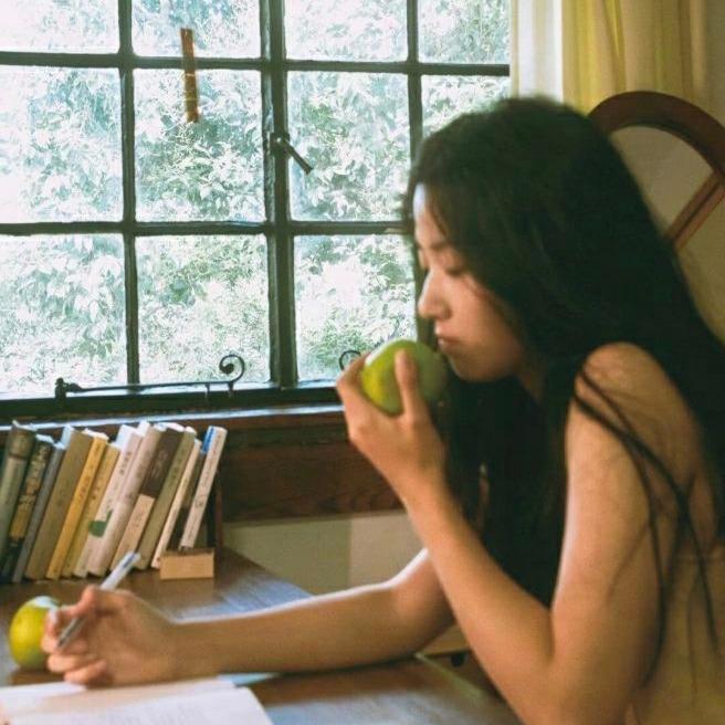 独处时刻 | 躲进耳机里做个透明的梦