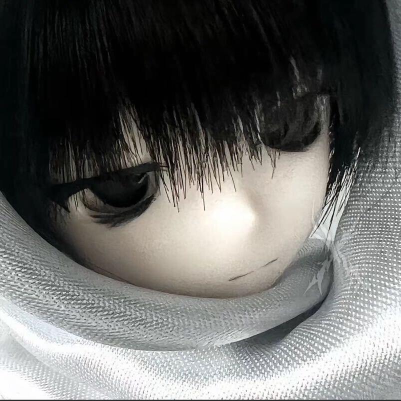 你抱着我掉眼泪说这世界太复杂