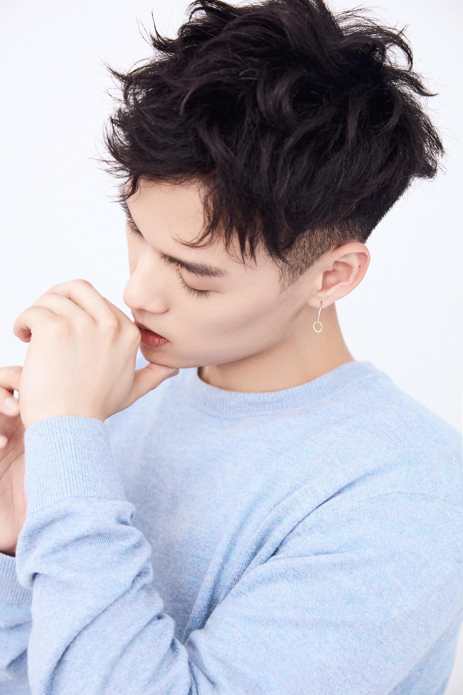 董又霖《一个人去巴黎》:惊了,关于一枚“小鲜肉”的音乐自我修养