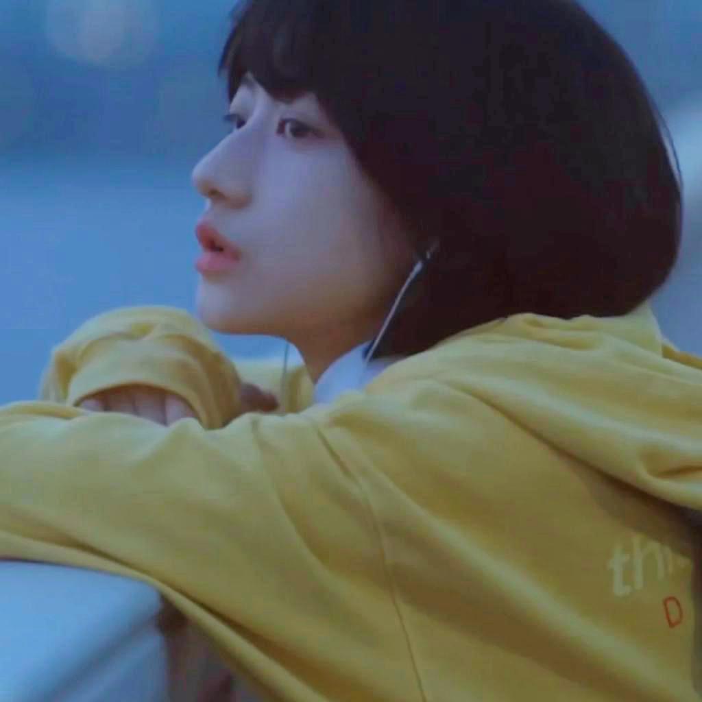 「韩 小众 温柔」独自一人听着音乐散步