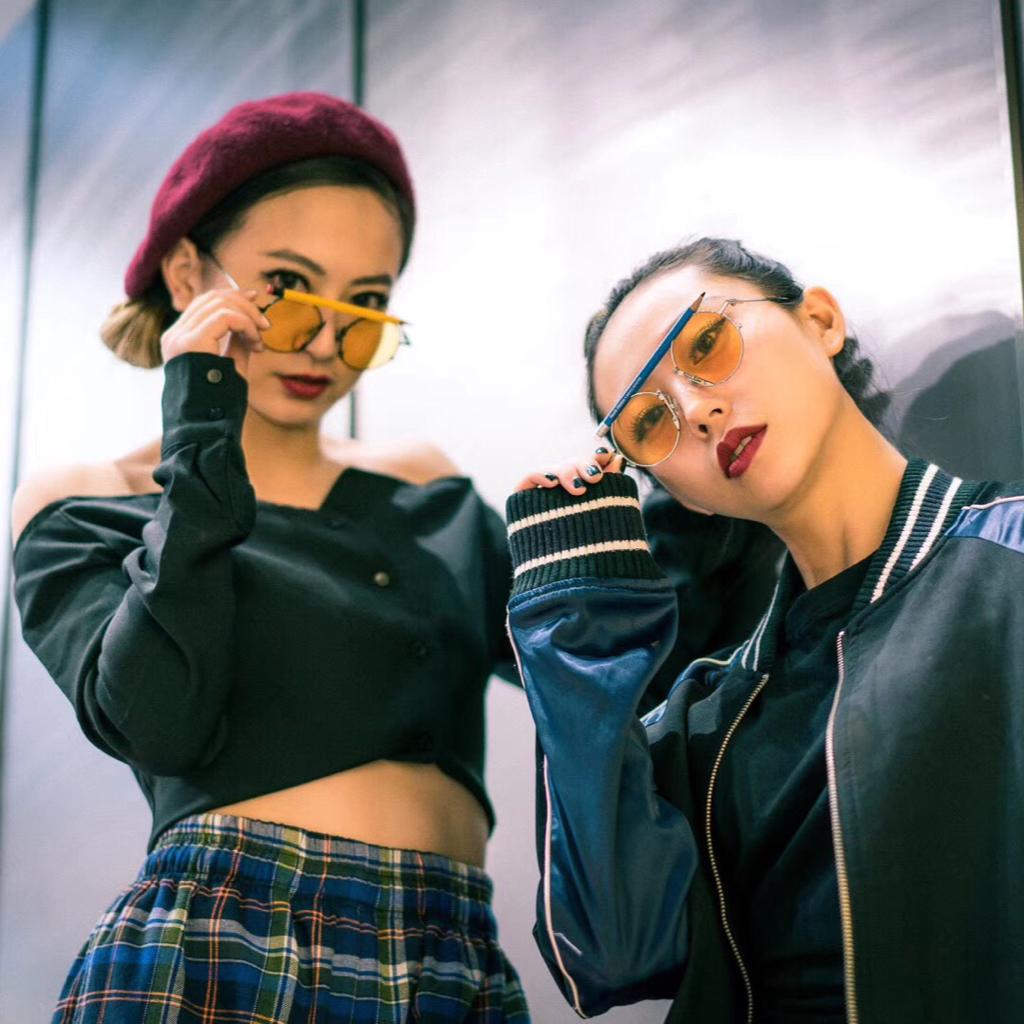 【Liz & Sasha】沉迷上课 日渐消瘦