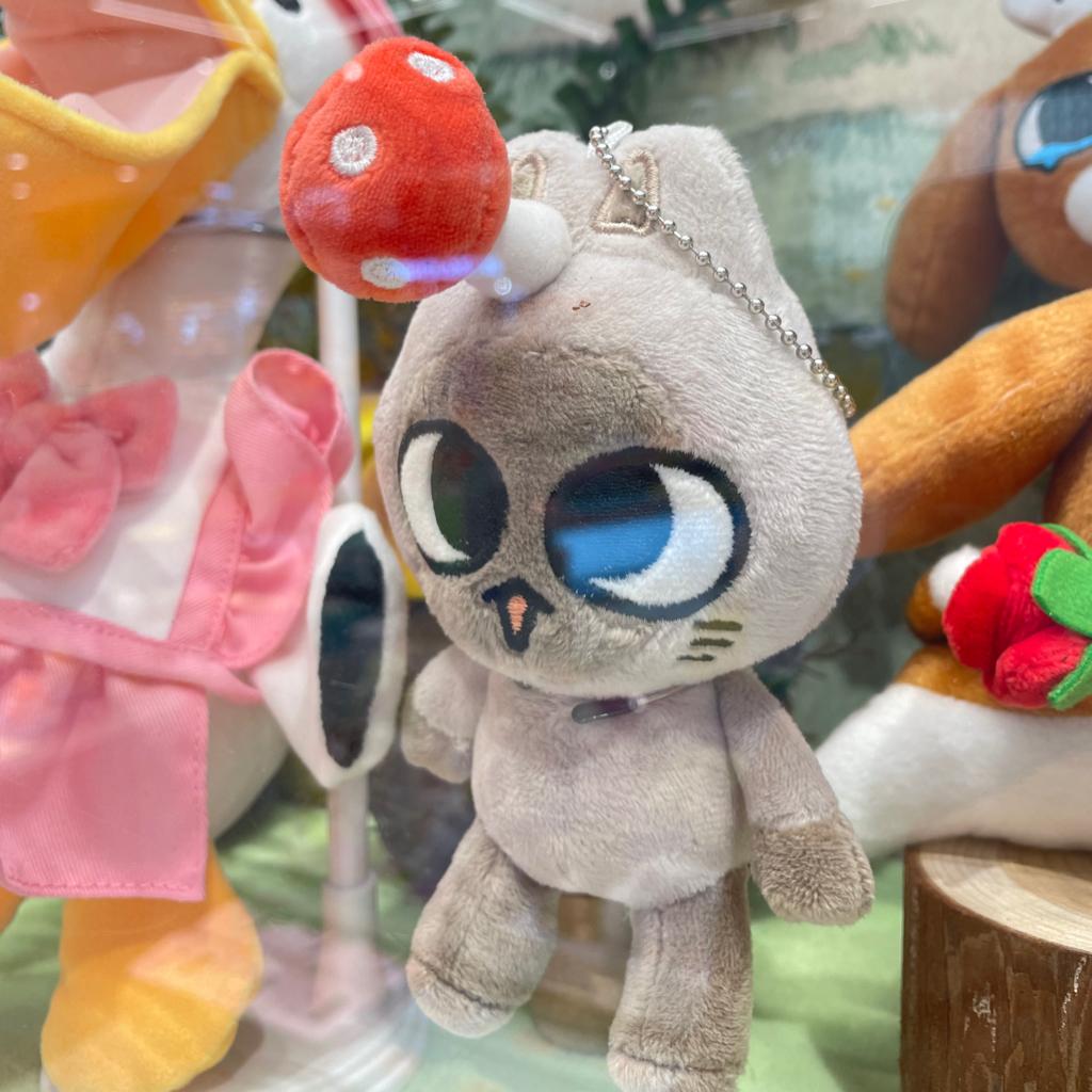 鞠萍姐姐轻轻捧起董浩叔叔的脸-pen