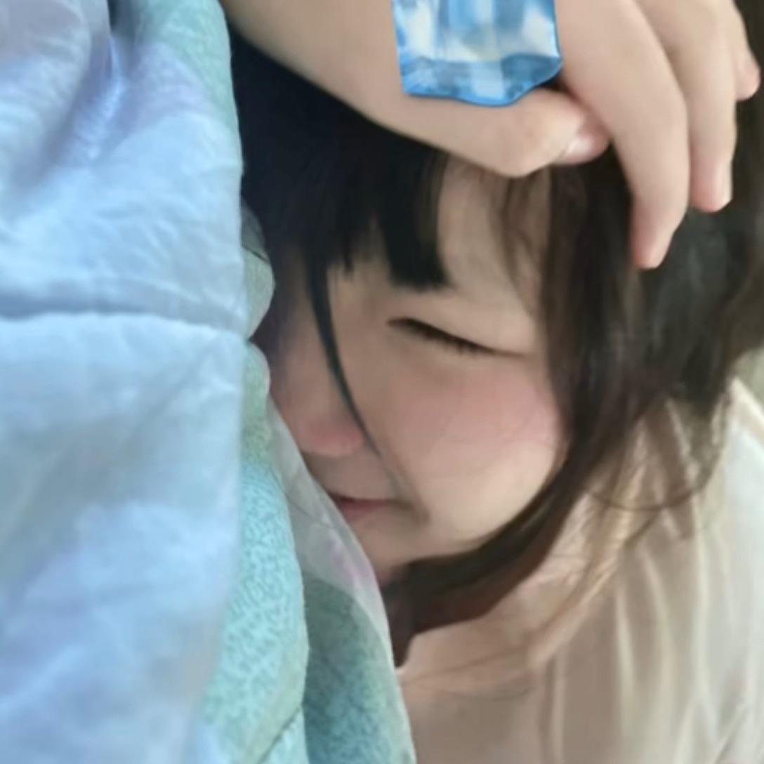 天上的星星不说话 地上的娃娃想妈妈封面