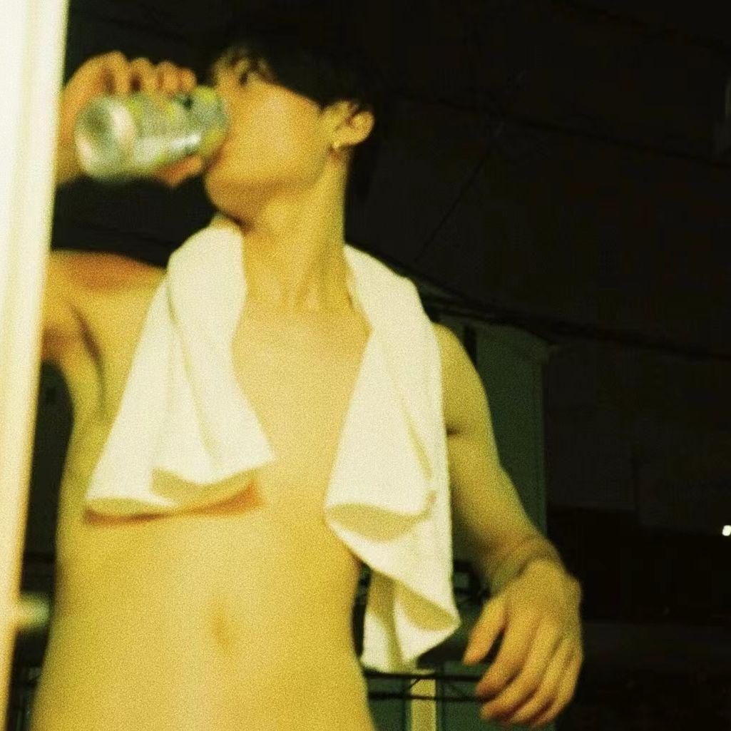泼墨画 - 飞、言泽宇（虚拟歌手）封面