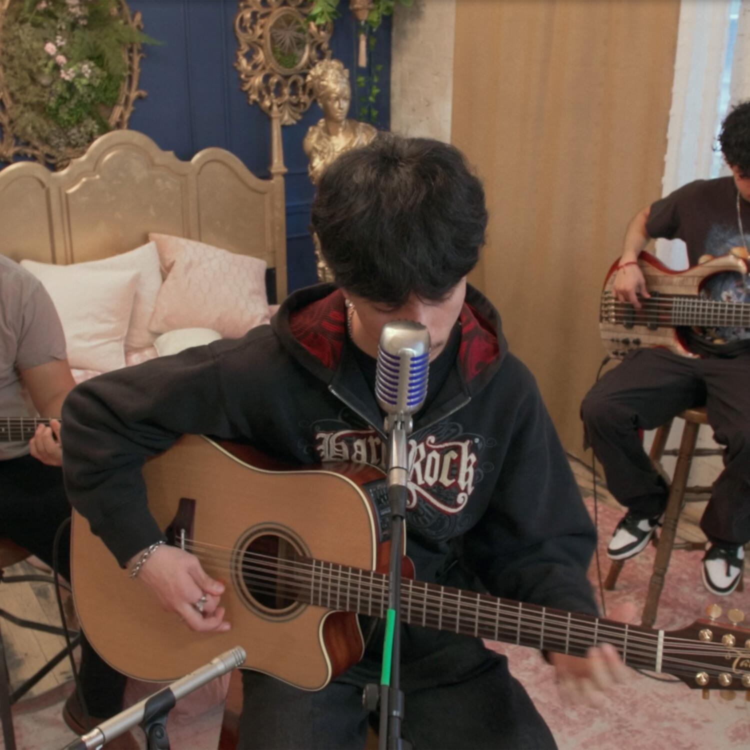 Muy Tarde/Tardaste (En Vivo)