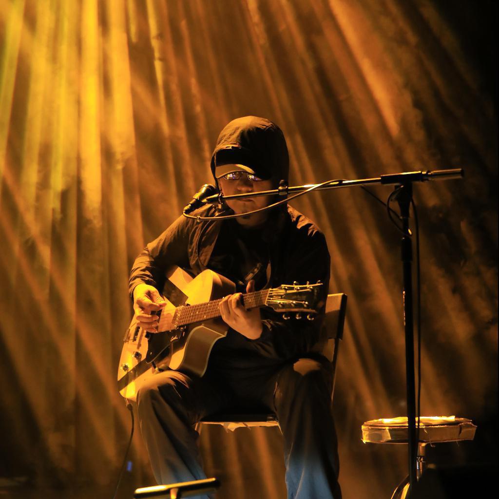 民谣歌曲丨我走遍大街小巷 无人如你