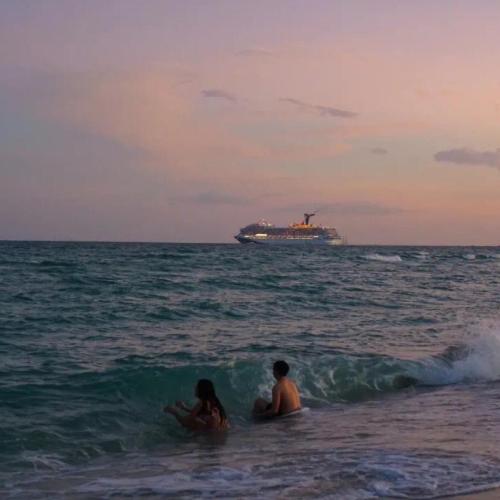 坐敞篷在迈阿密海滩兜风！！！