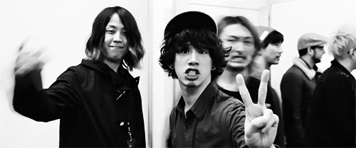 当红人气流行摇滚乐队one ok rock.