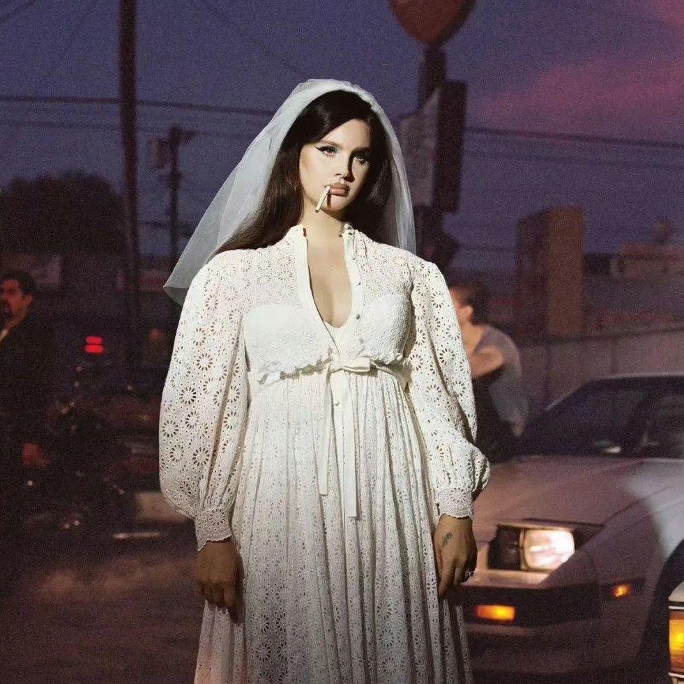 Lana Del Rey‖ up