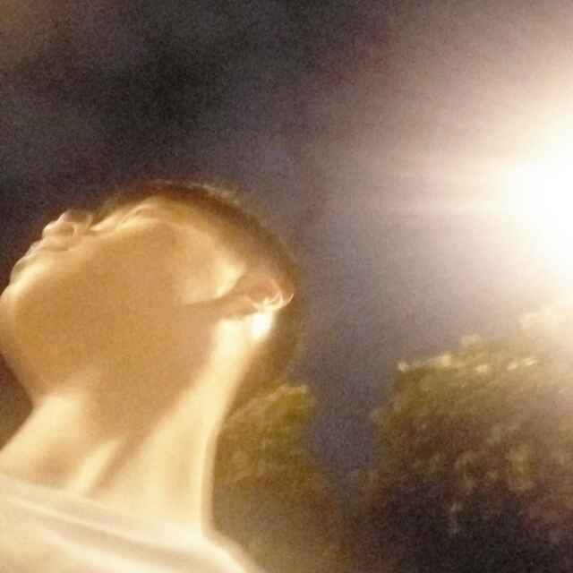 转身后继续行走