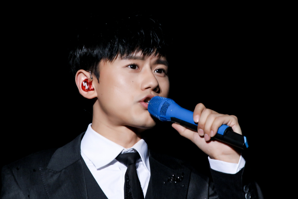 张杰:最喜欢你生气又奈何不了的我的样子