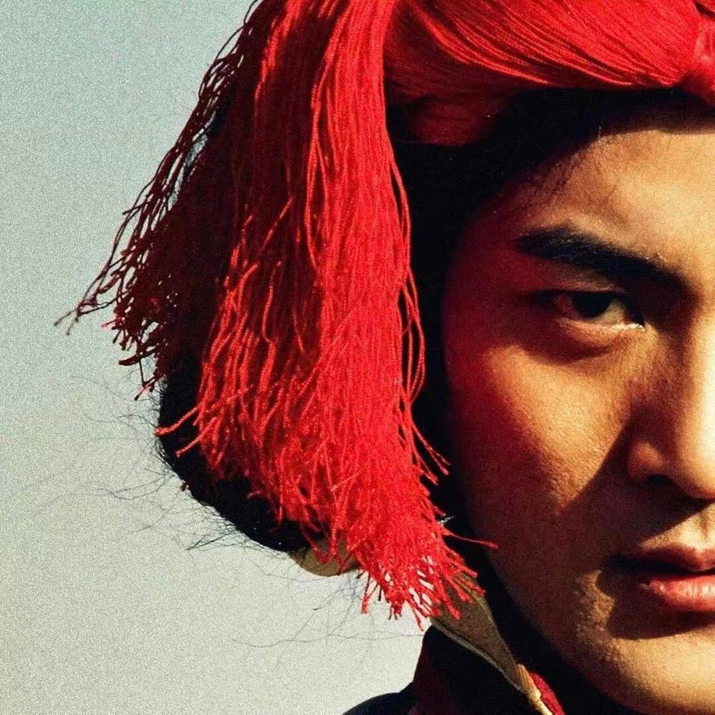 __穿西服的藏族人