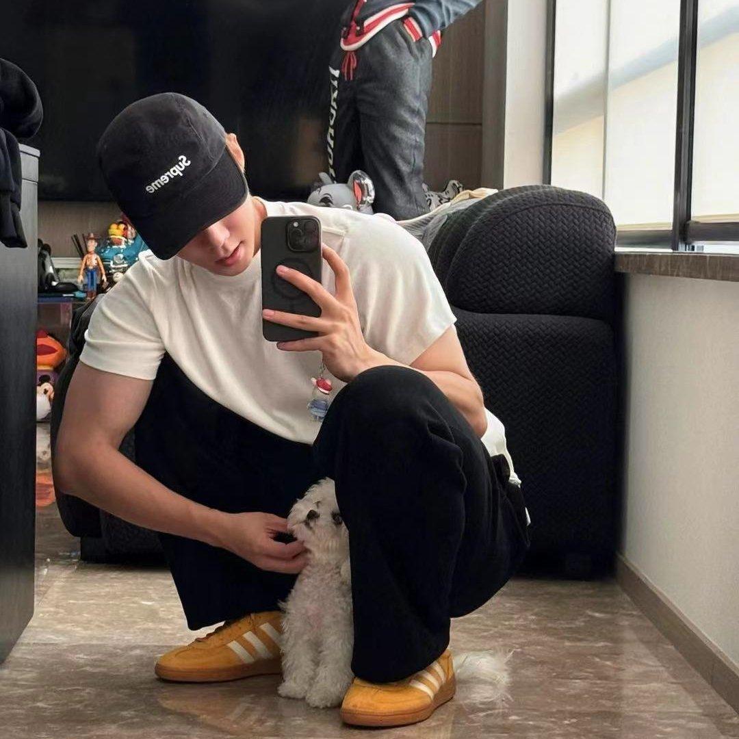 甲来写一本亮色书