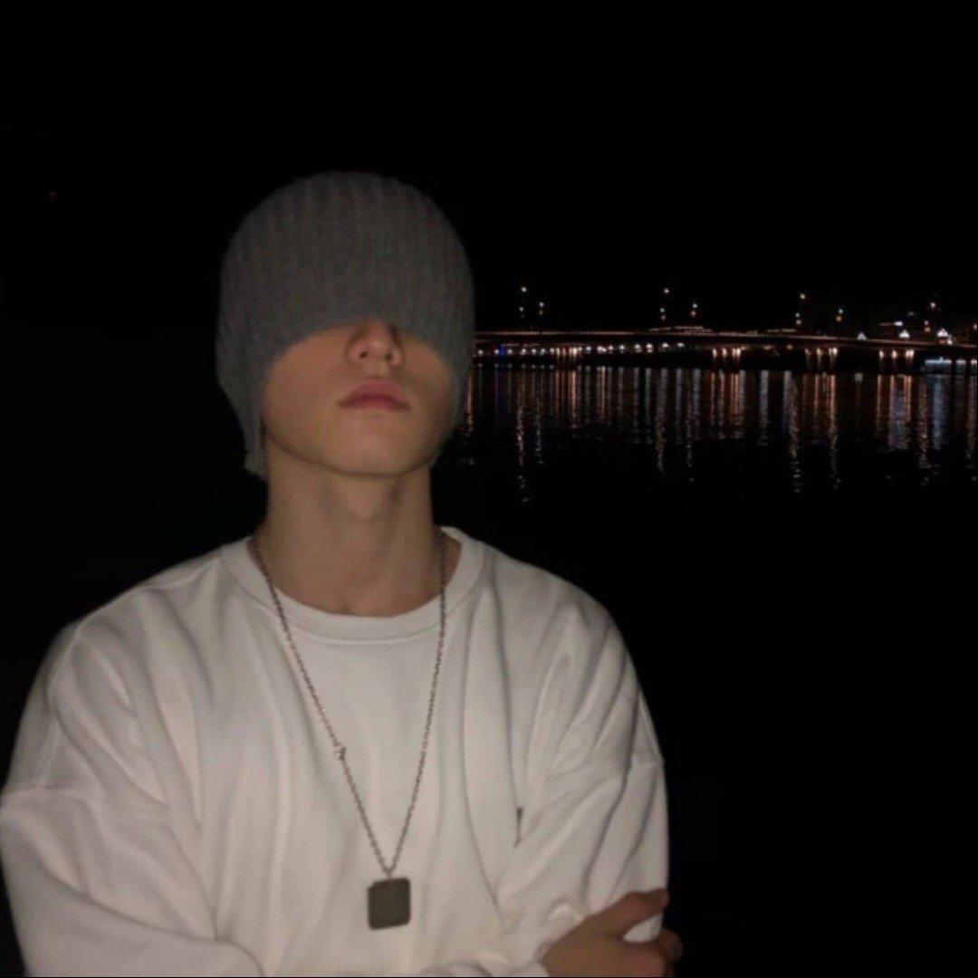 她如世俗般温柔