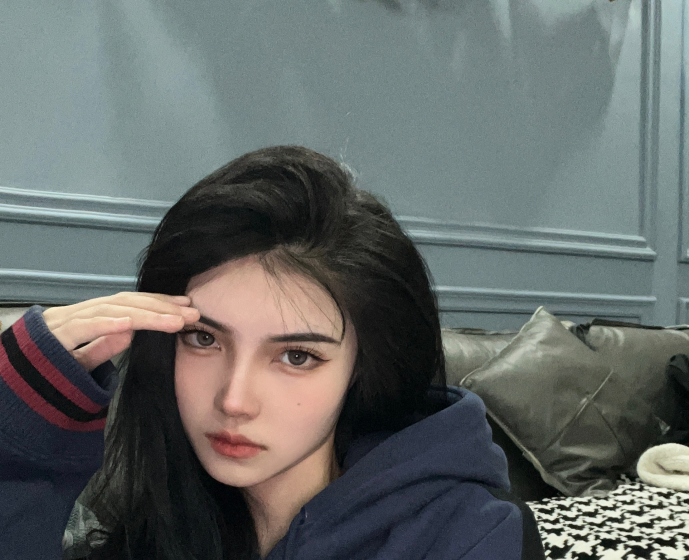 费戚戚