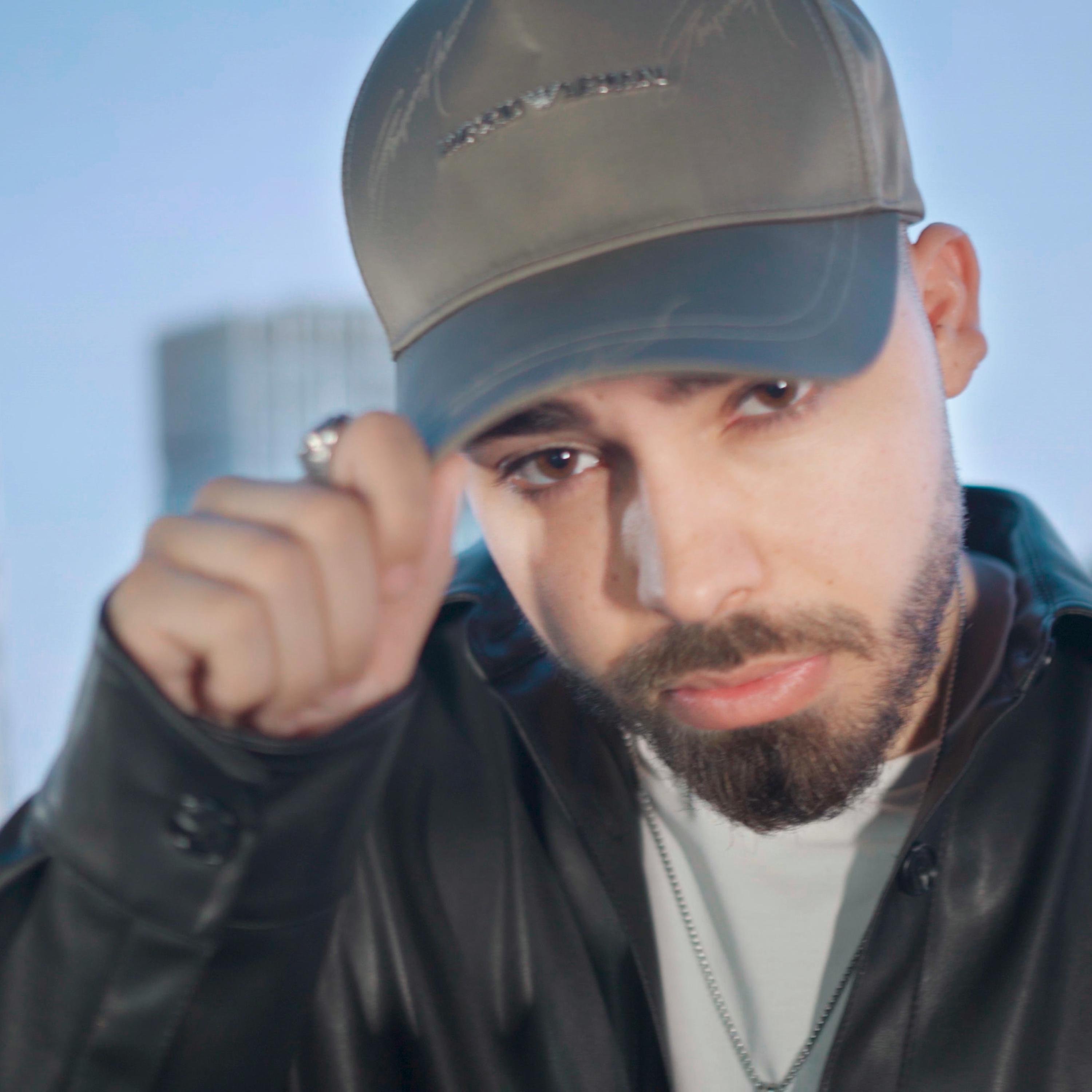 Femei una și una (feat. Luis Gabriel & What's UP)