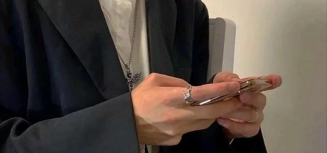 不吃耳机嘘头像