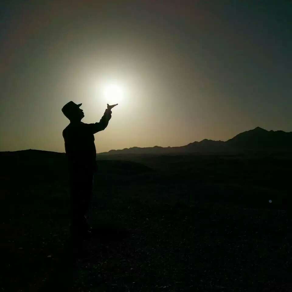 军装和枪_张得鑫_戎装少年 | 在线播放_军装和枪歌词_军装和枪下载 | 网易云音乐