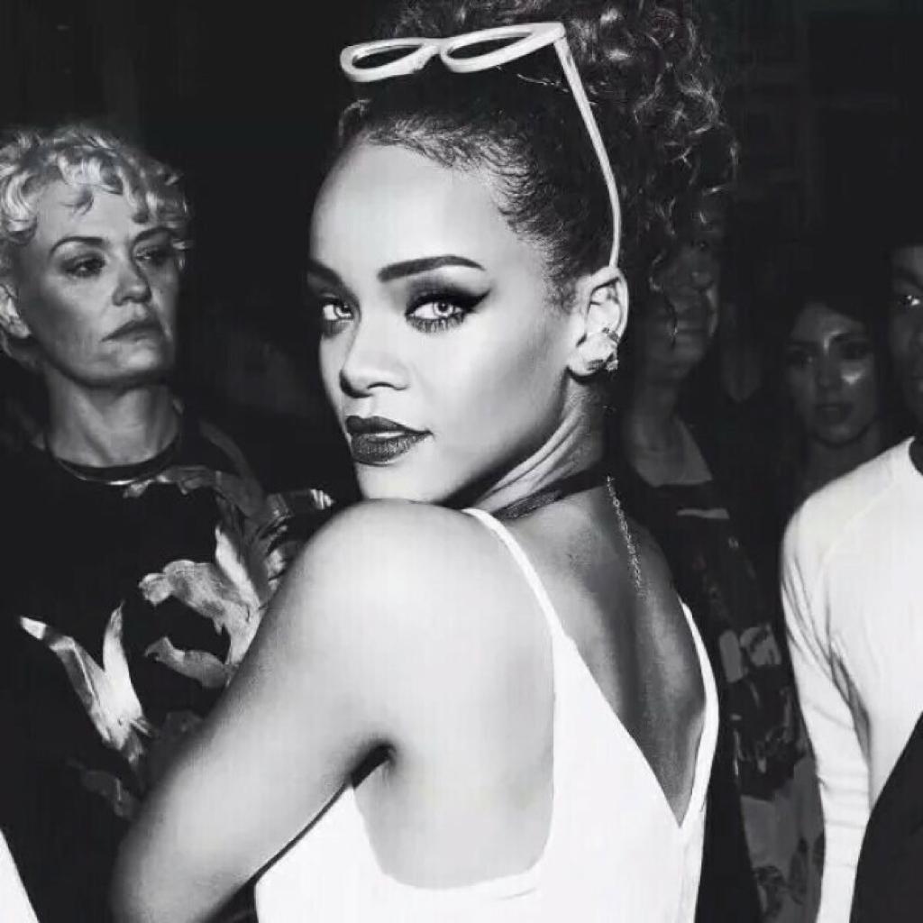 头发很短我很酷