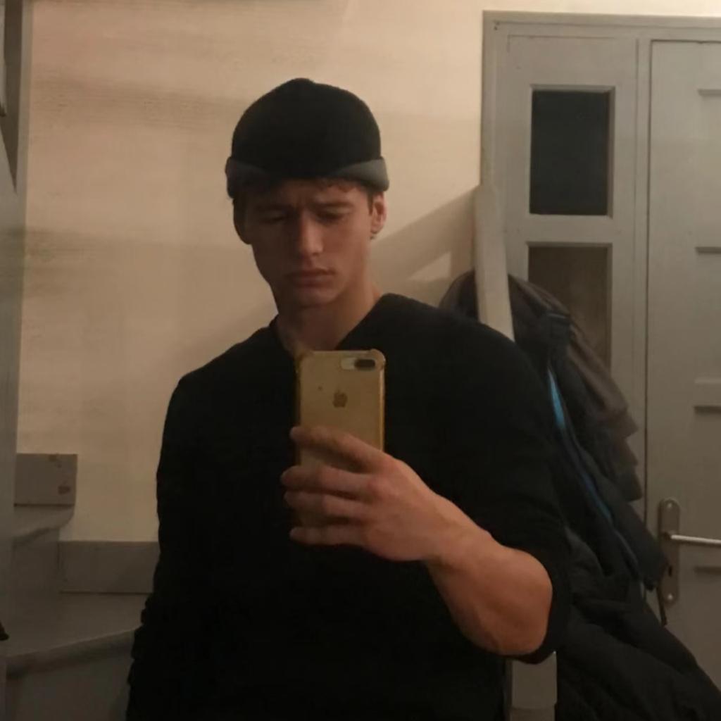 苹果树下的赵同学