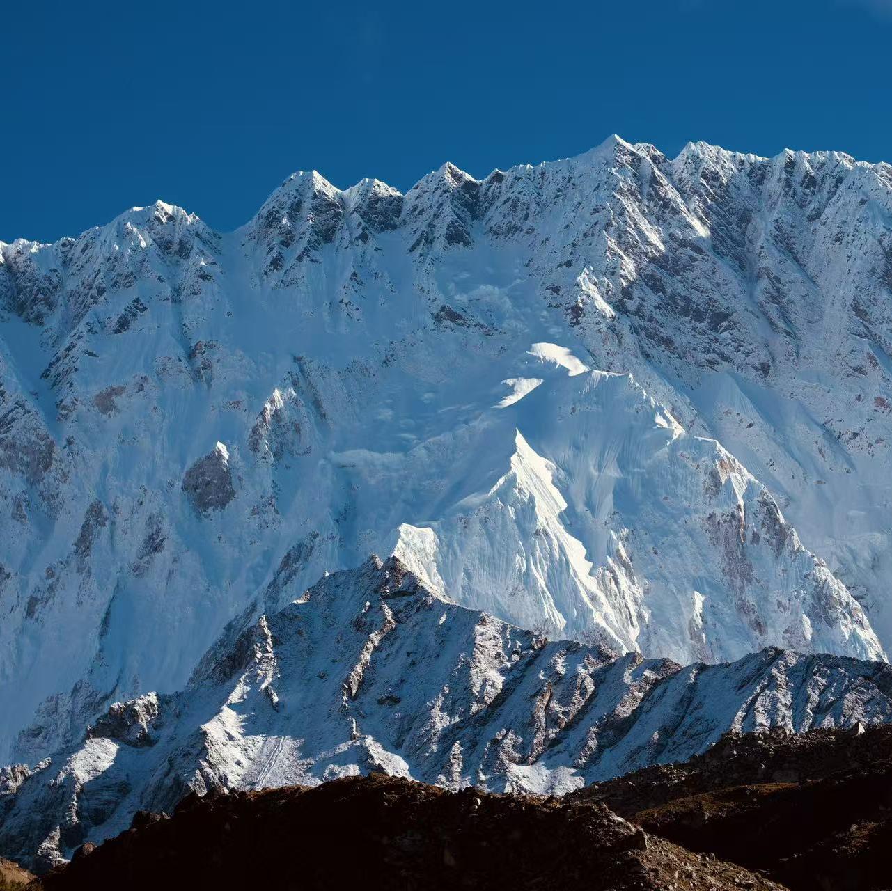 雪山封面