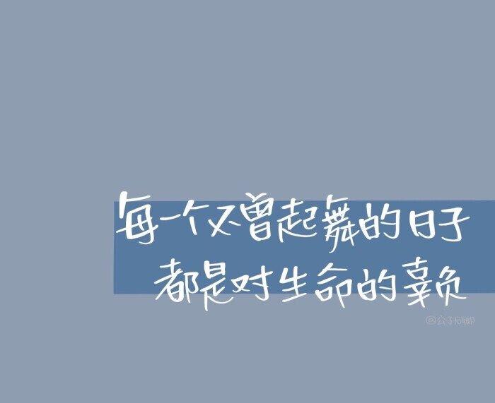在树上唱歌