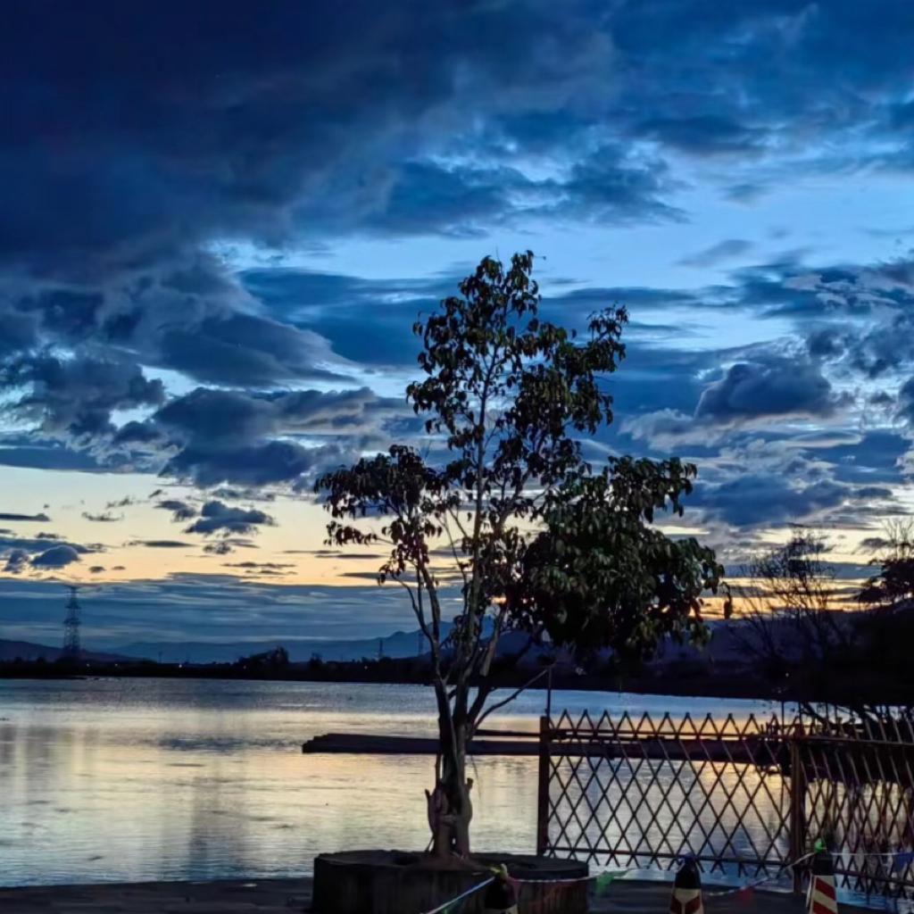 不开心的时候当然要听情歌