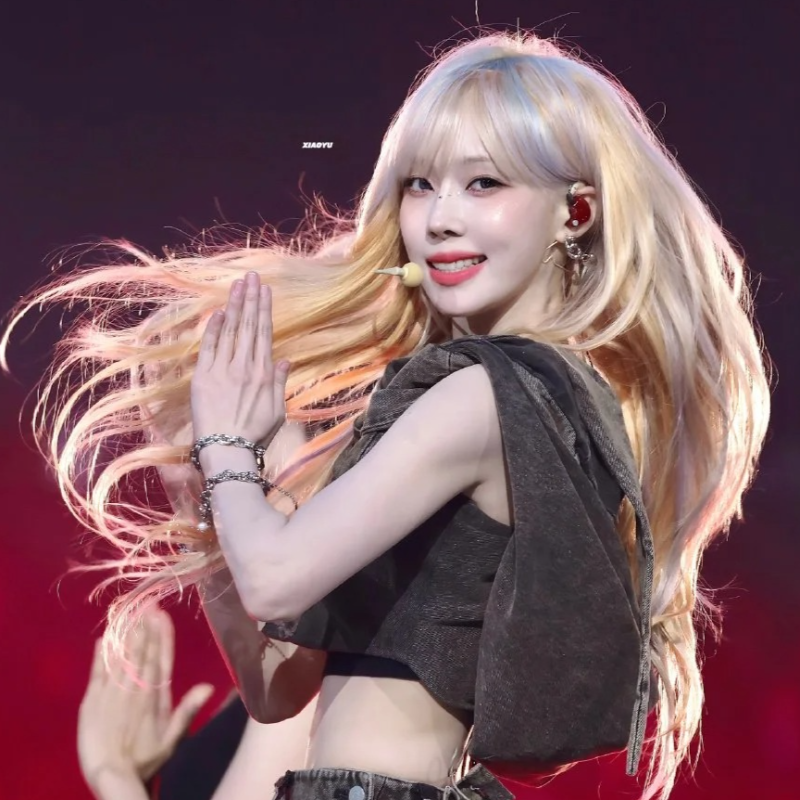 Kpop舞台灯光亮起的瞬间响起了bgm