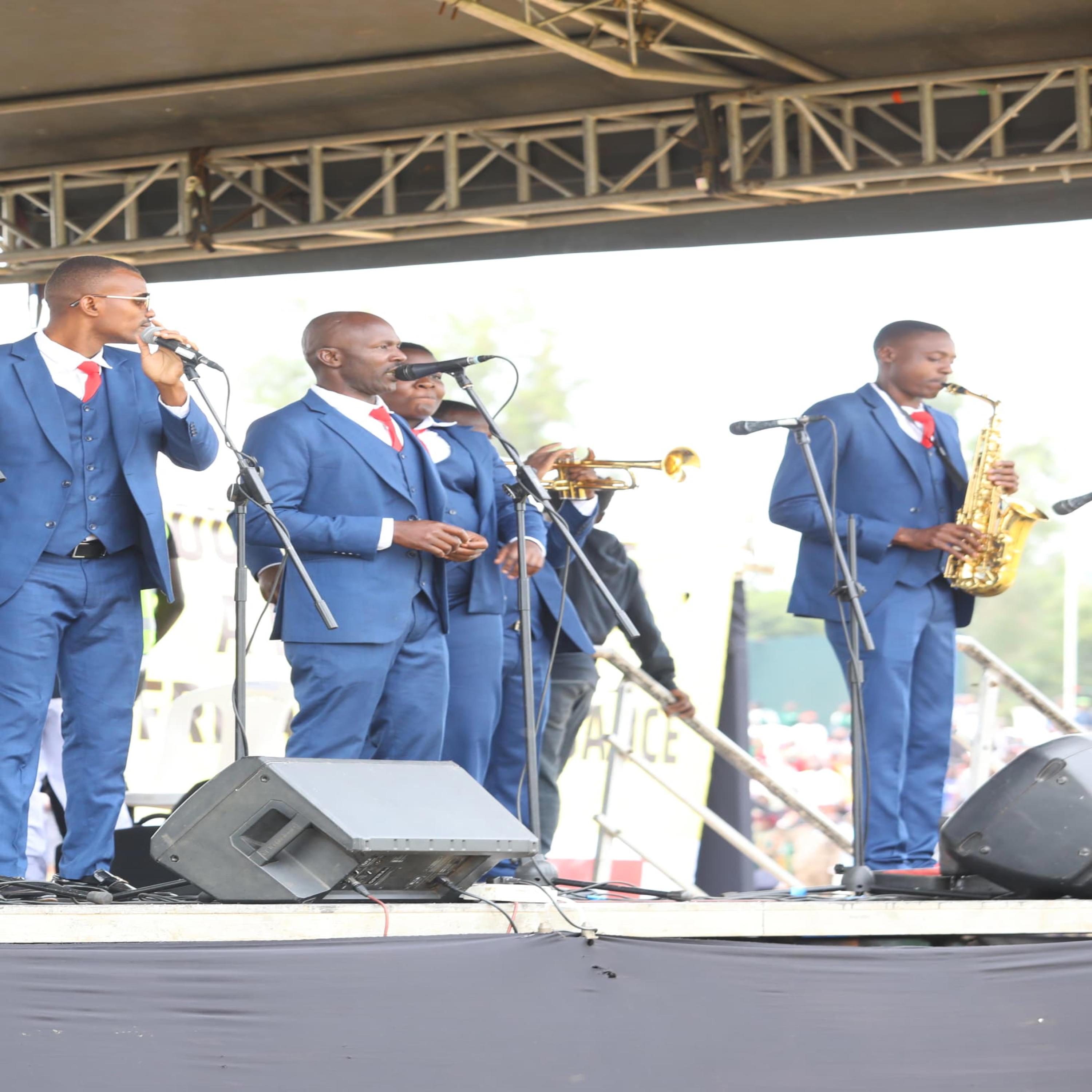 Christina Dada (feat. Maroon commandos)