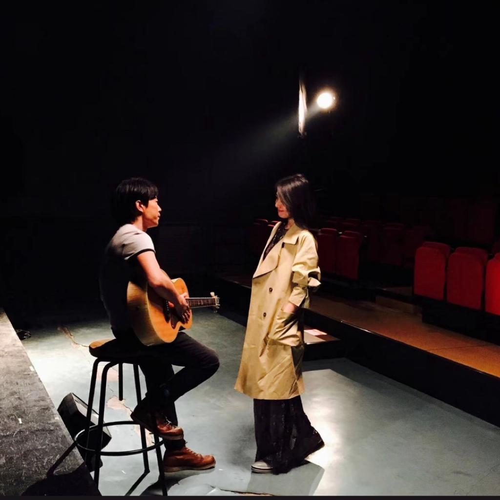 跑到死海抓娃娃