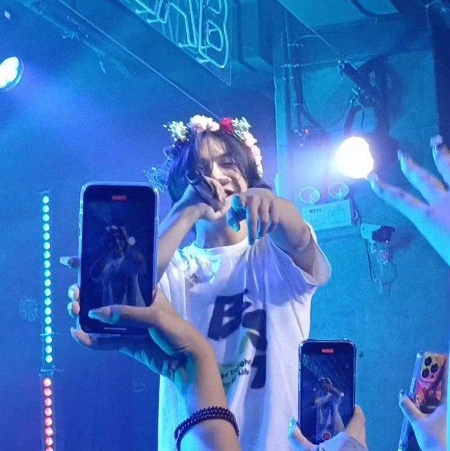 等一下就回家与他的哥们儿们