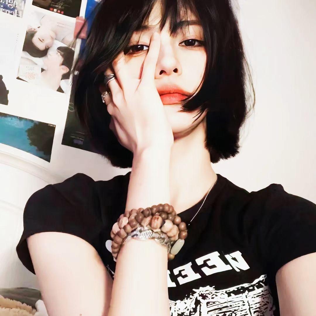 D.E.M.O.封面