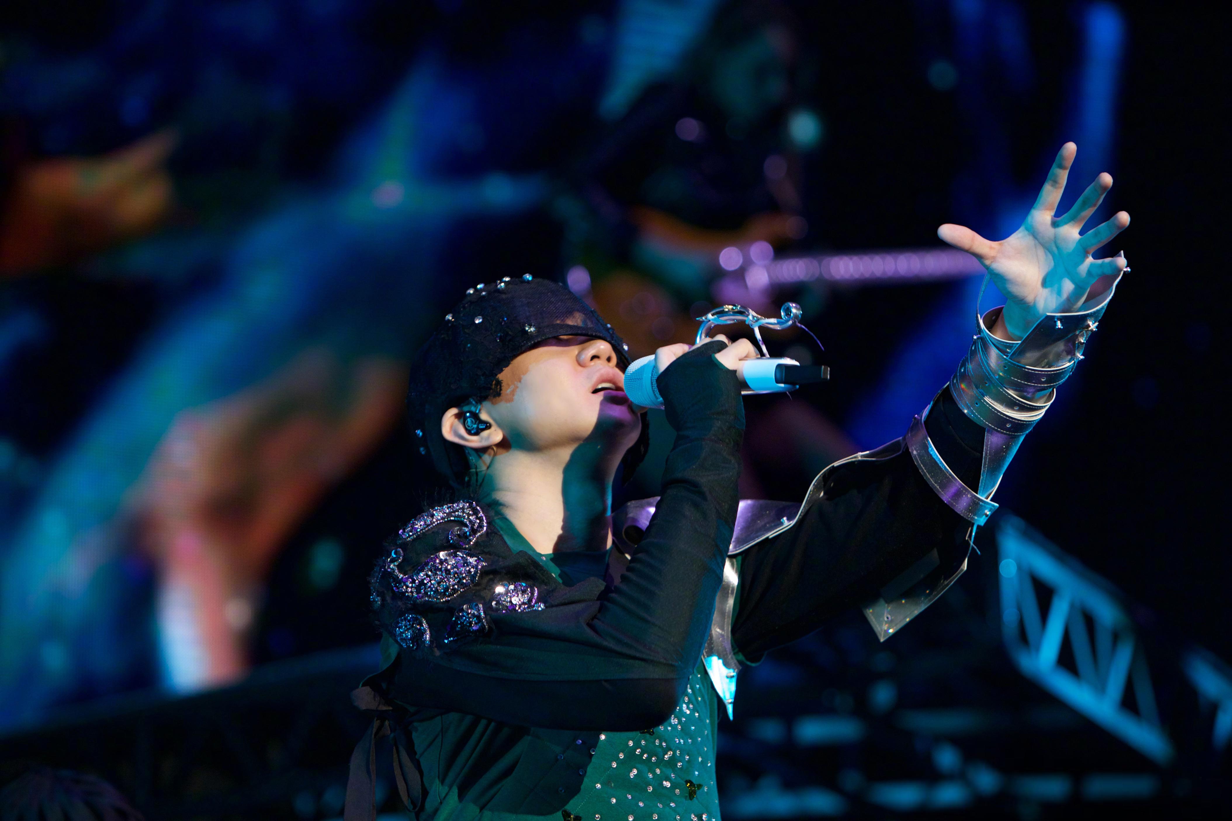 JJ林俊杰圣所世界巡回演唱会上海开唱,打造最