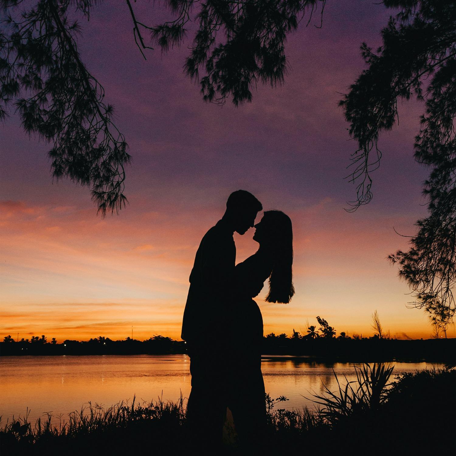 Tujhme Rab Dikhta Hai (Concert Hall)
