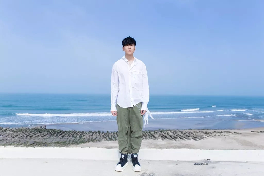 林俊杰第三波主打《小瓶子》MV首发 讲述两小无猜纯情故事