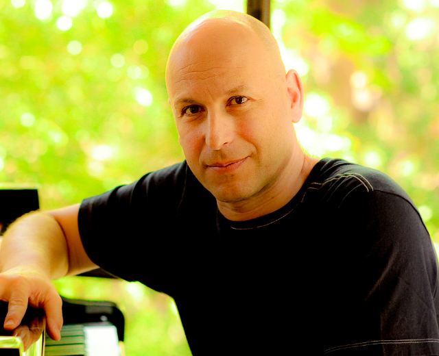 Inon Zur