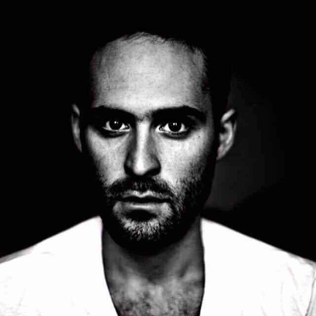 爱听歌的小哥哥一起听最好听的歌