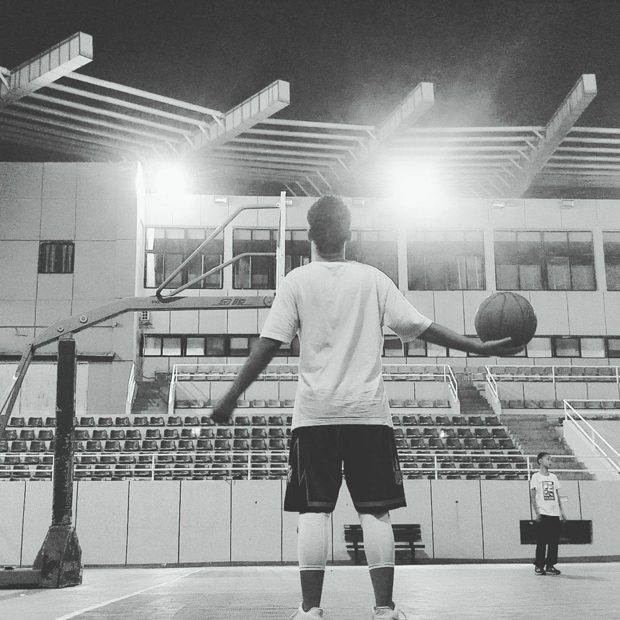 听关于YF 的故事。