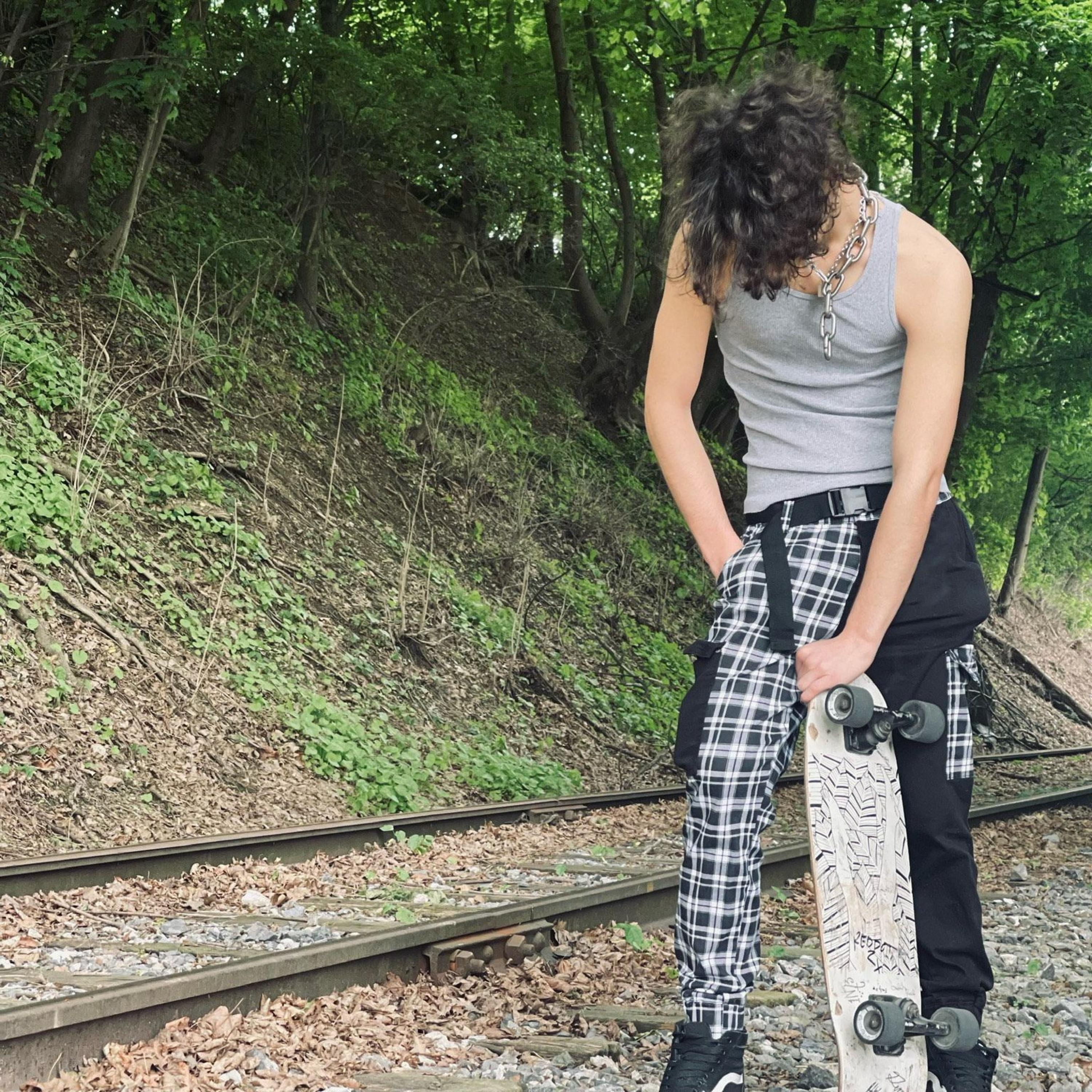 FAKEFRIENDS (feat. BRXND)