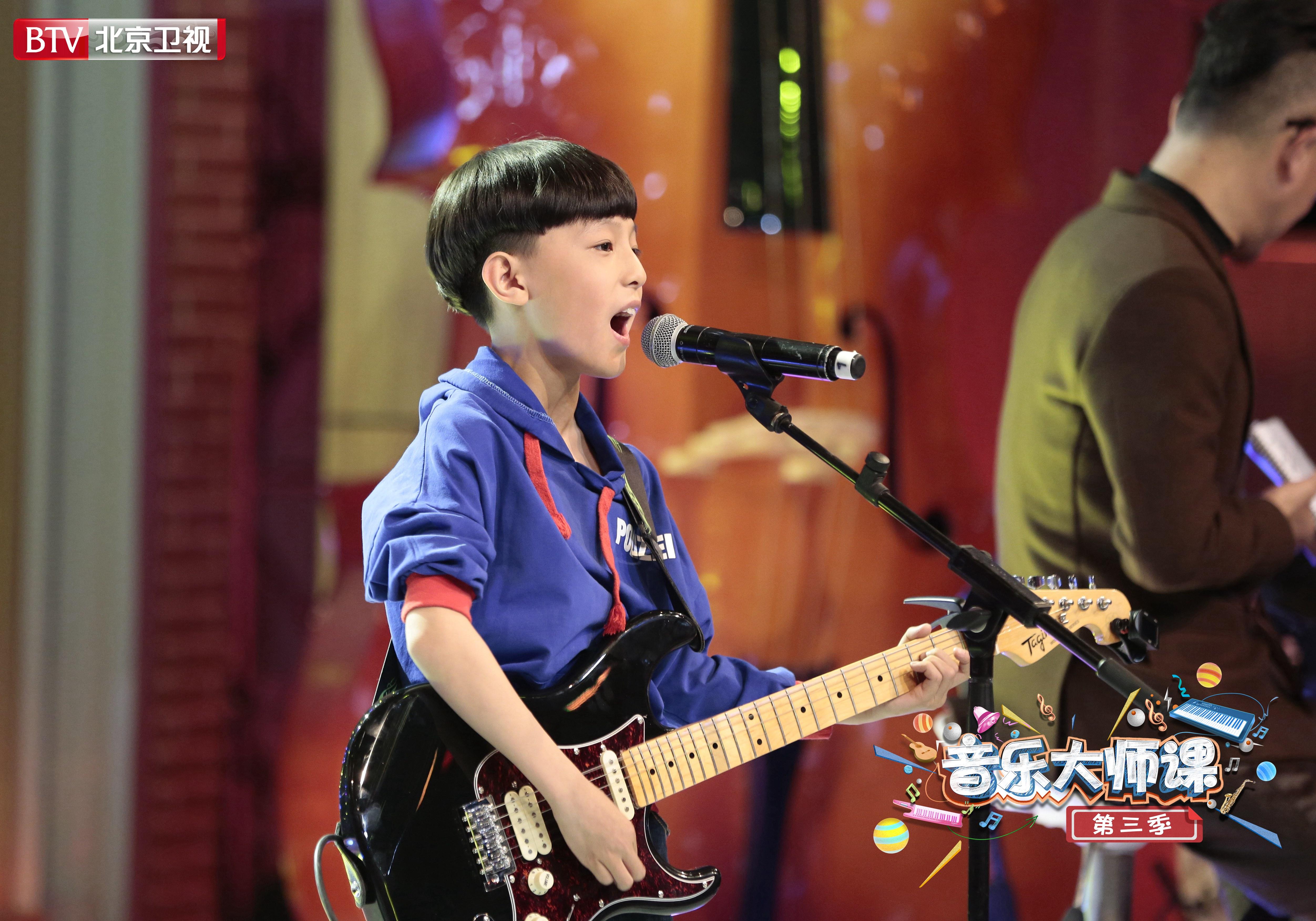 同样是汪峰的歌,《音乐大师课》的孩子一唱瞬间画风清新了
