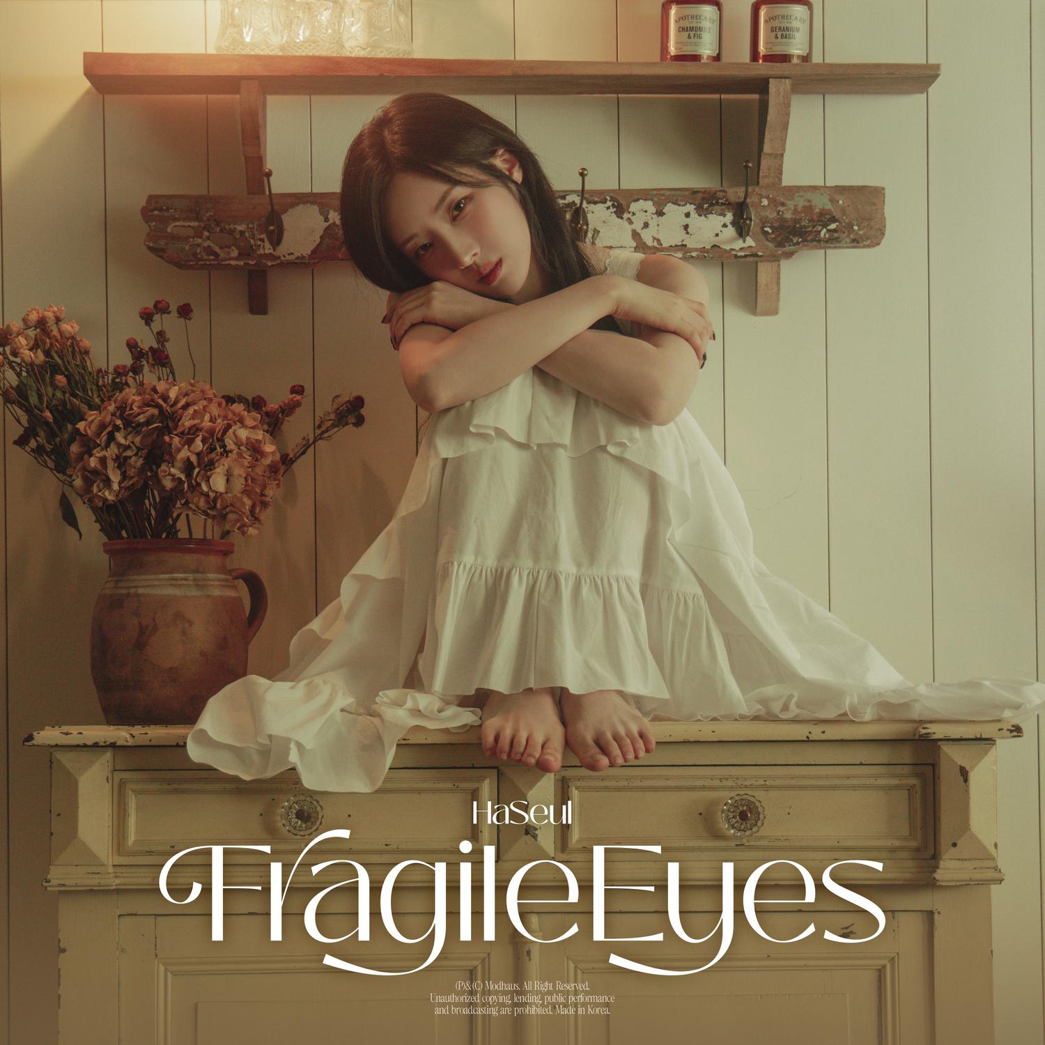 Fragile Eyes专辑