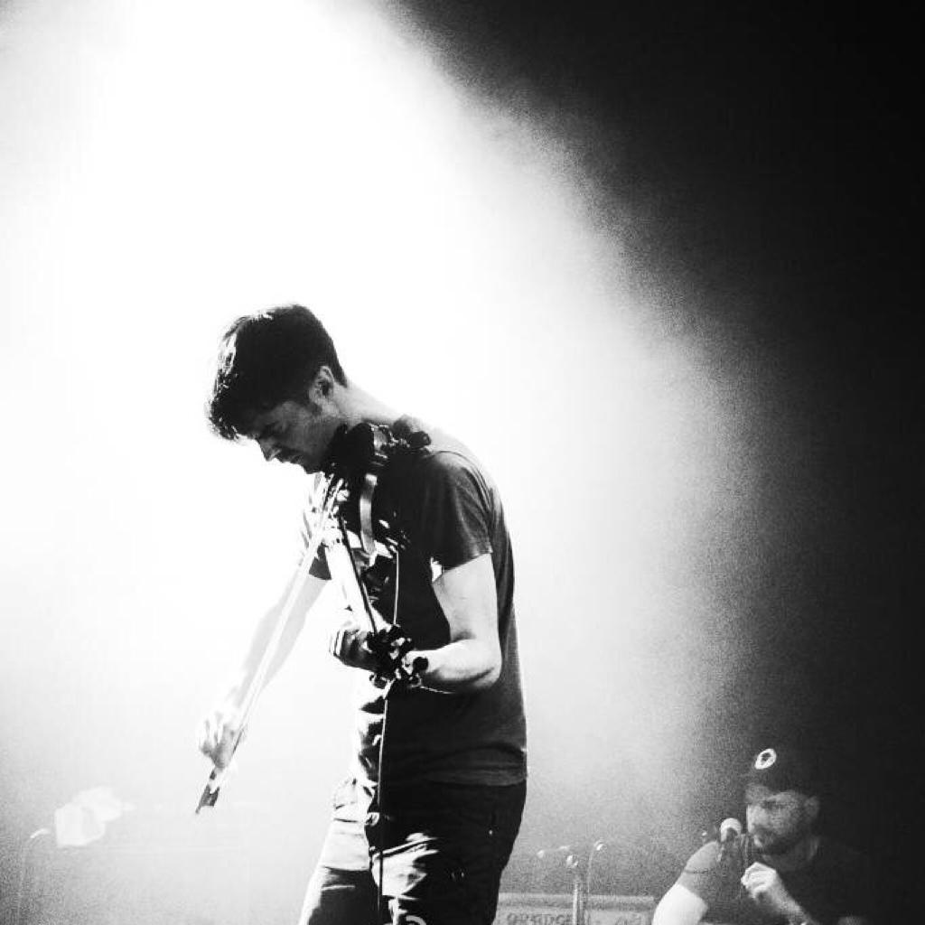 Yndi Halda私房单丨金光之下的幽暗画师