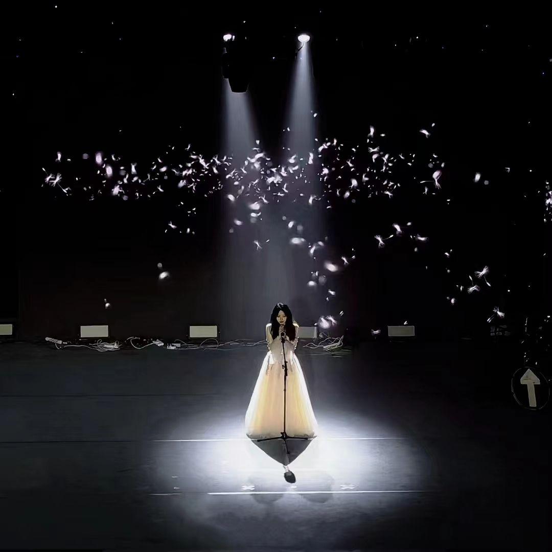 越过山丘（live）封面