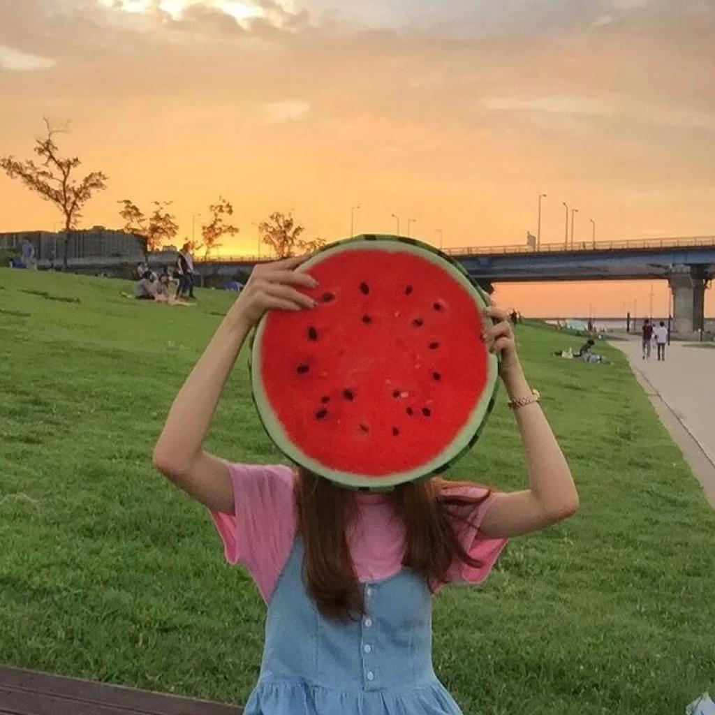 Strange Fruits | 每缕思绪都在水果里