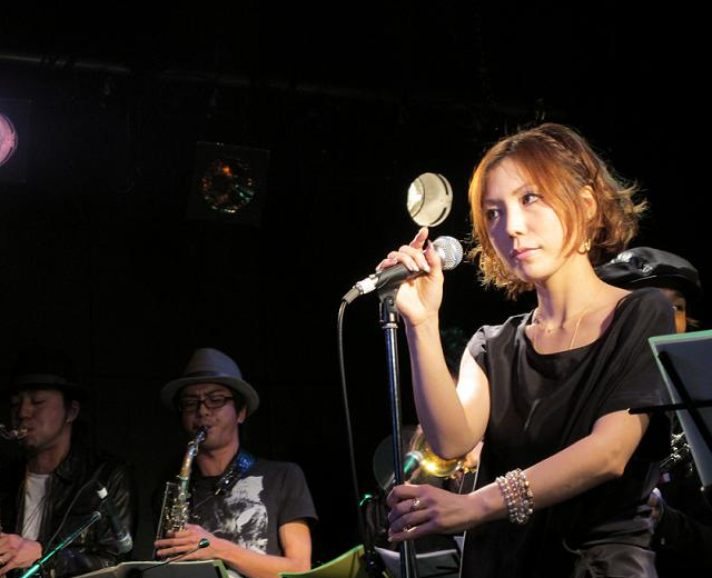 美吉田月
