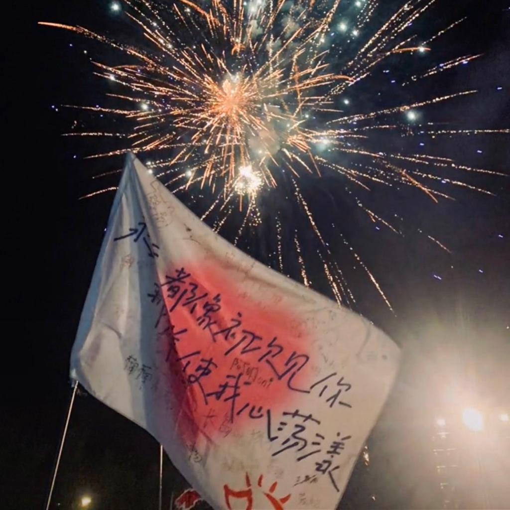 我要抱着你 住在酒杯中