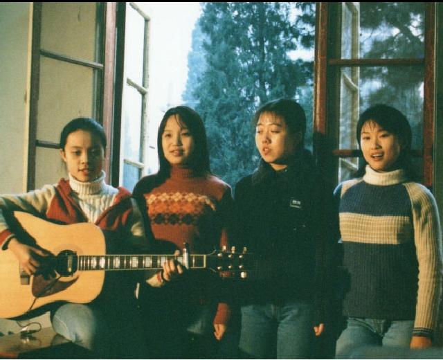 四个女生