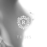 Trois: Blanc